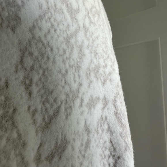 Women’s Express V-Neck Snake Skin Oversized Sweater-Size L - Picture 7 of 9